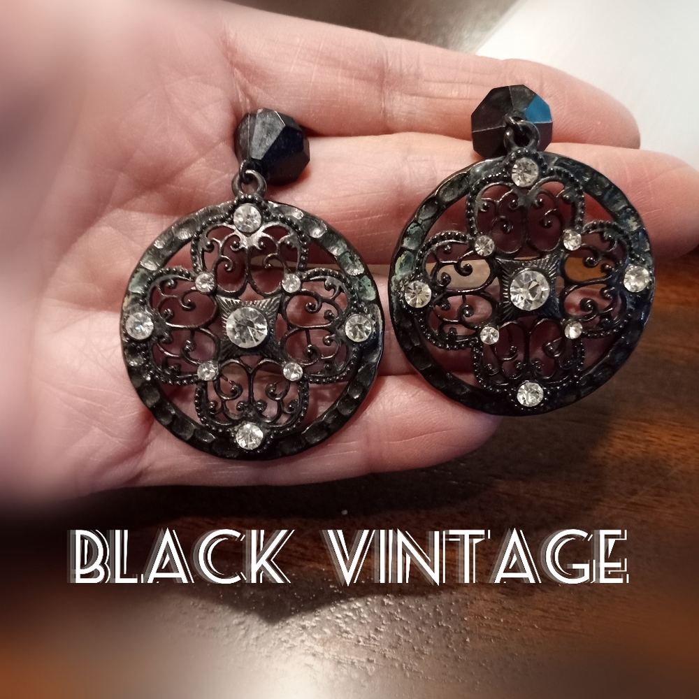 Black Vintage metal drop hoop earings